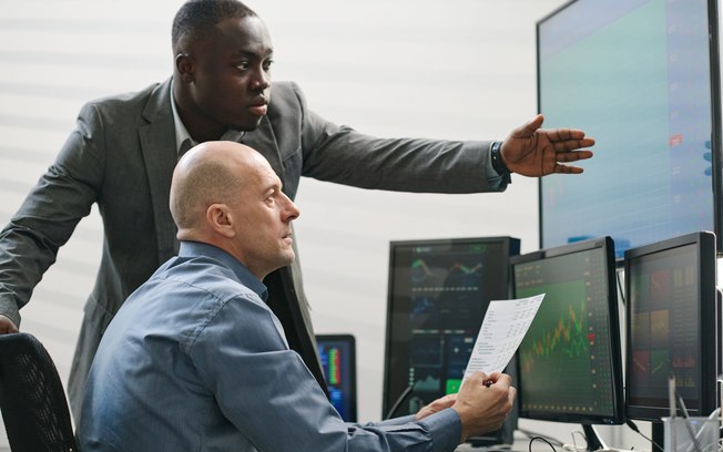 CIOs priorizam alinhamento entre TI e negócios CIOs priorizam alinhamento entre TI e negócios
