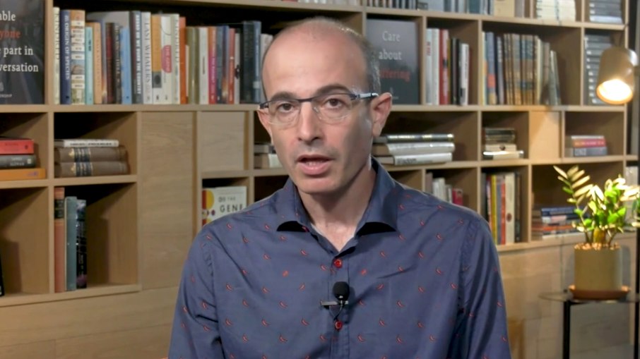O historiador Yuval Noah Harari abriu o AI Bank Summit 2025