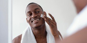 5 produtos ideais para os homens cuidarem da pele durante o verão
