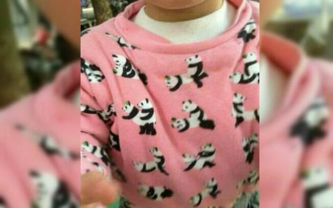 Para finalizas os casos das estampas, este suéter de panda mostra os animais em diferentes posições sexuais; viu?