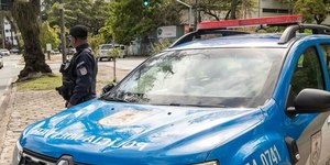 Homem invade festa, mata casal e atira em criança de 3 anos no RJ