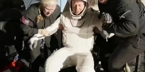 Astronautas “presos” no espaço retornam à Terra após nove meses de espera