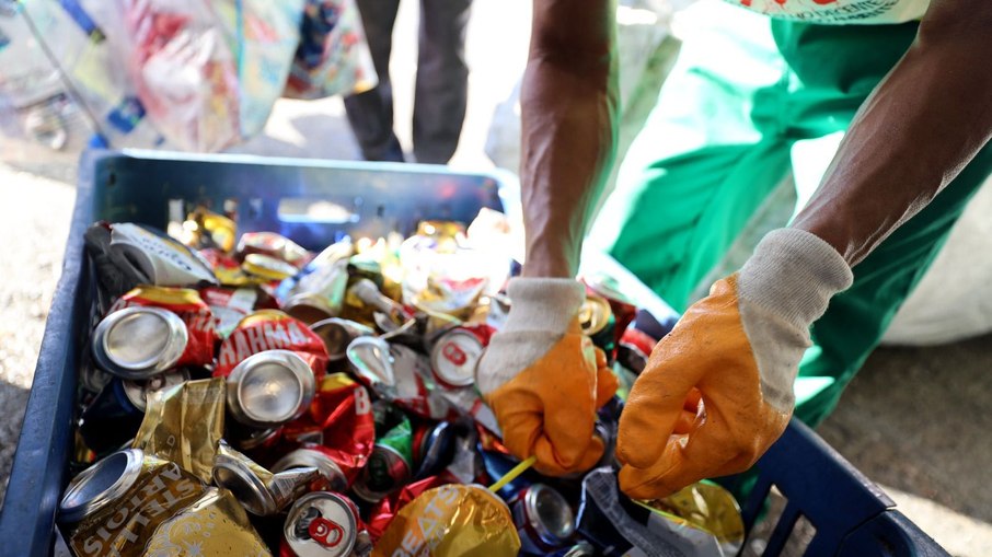Salvador bate recorde mundial de reciclagem de latas