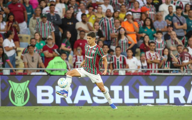 Júlio Fidelis pode ganhar mais oportunidades no Tricolor Júlio Fidelis pode ganhar mais oportunidades no Tricolor