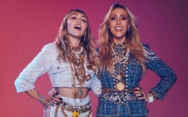 Miley Cyrus lança clipe empoderado com participação de sua mãe, Tish Cyrus