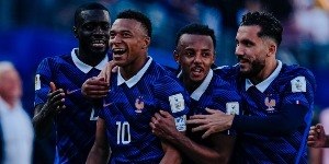 Craque vive à beira de colapso e cria caos na seleção francesa