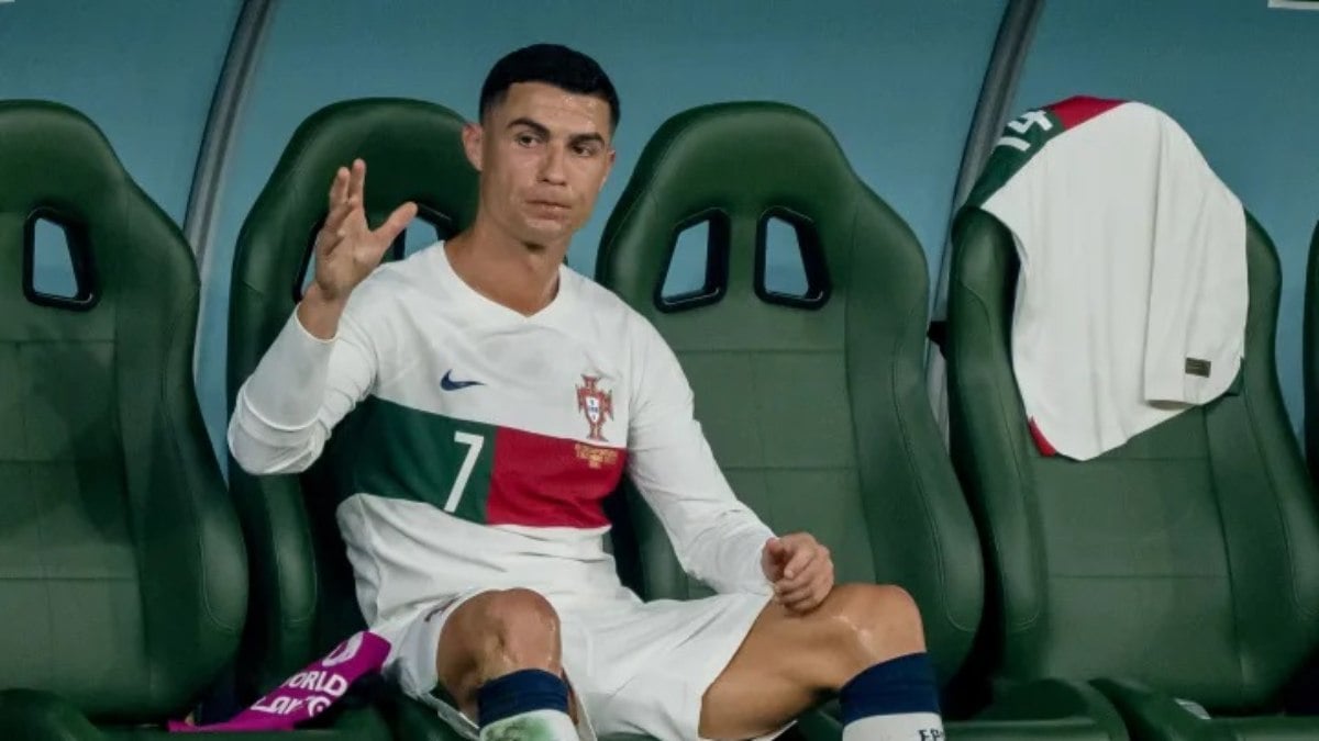 Cristiano Ronaldo ficou no banco de reservas contra a Suíça