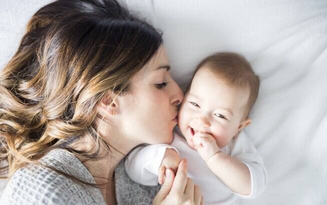 Ao perceber que a pessoa teve herpes recentemente ou está com a infecção, o ideal é evitar o contato com o bebê Ao perceber que a pessoa teve herpes recentemente ou está com a infecção, o ideal é evitar o contato com o bebê