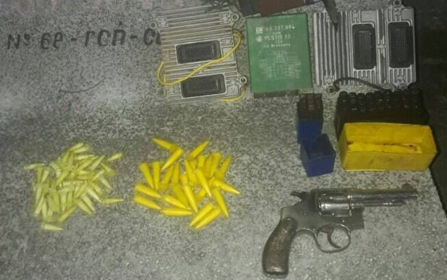 Rocam apreende drogas, carro roubado e arma em São Paulo