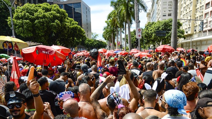 Rio mantém ritmo intenso na segunda de Carnaval