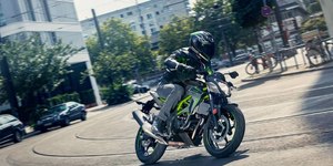Kawasaki Z125 2027 ganha três novas versões