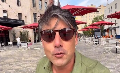 Bruno de Luca aparece após cirurgia e afastamento da TV