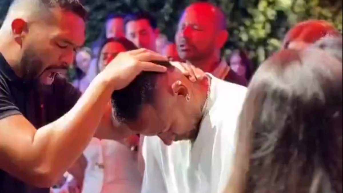 Neymar promove evento de Páscoa e recebe oração especial de pastor Neymar promove evento de Páscoa e recebe oração especial de pastor