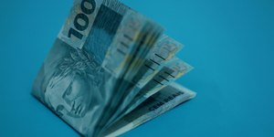 Governo reajusta salário mínimo para R$ 1.621 em 2026