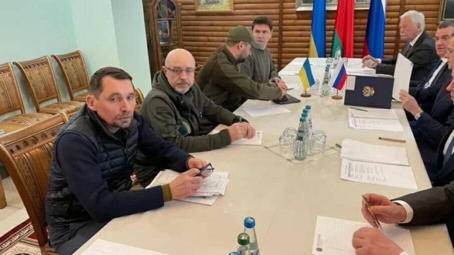 Nova rodada de negociações entre Rússia e Ucrânia inicia hoje em Belarus