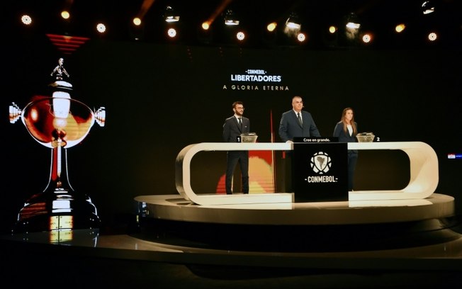 Federico Nantes, diretor de competições da Conmebol, durante o sorteio das oitavas de final da Copa Libertadores nesta segunda-feira, em Luque (Paraguai)