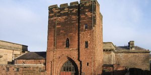 Ponte medieval de 800 anos é descoberta em castelo na Inglaterra