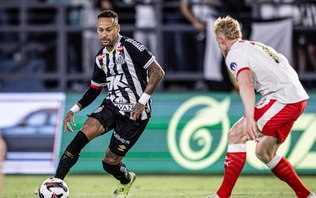 Pergunta sobre renovação irrita Neymar, que dá prazo para decisão