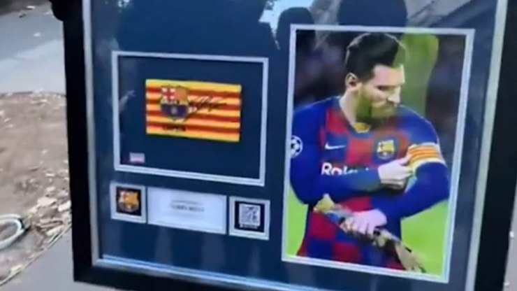 Loja%20%C3%A9%20saqueada%20em%20Paris%20e%20raridades%20de%20Messi%20s%C3%A3o%20roubadas