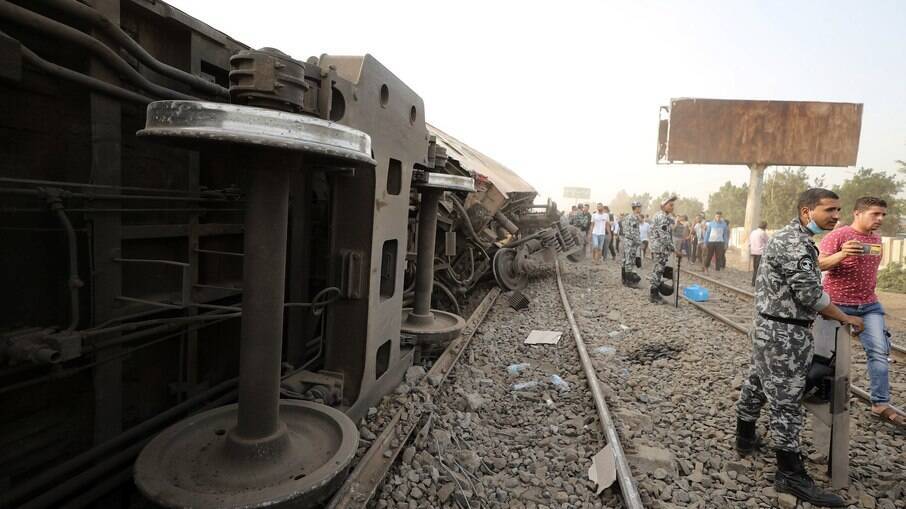  Trens descarrilam e causam a morte de 11 pessoas no Egito