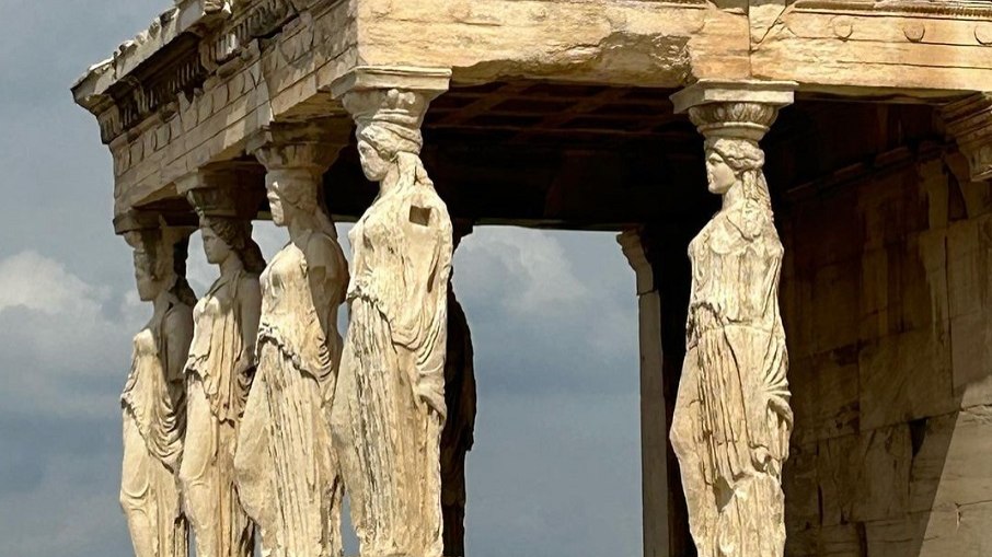 As Cariátides, estátuas de sustentação do Erecteion, em Atenas, na Grécia