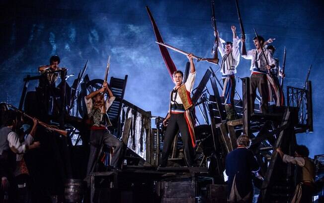 Musical Les Misérables conquista o público e tem temporada estendida até dezembro