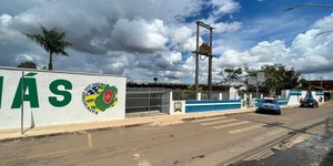 Alunos passam mal após “pó de mico” em escola de Goiás