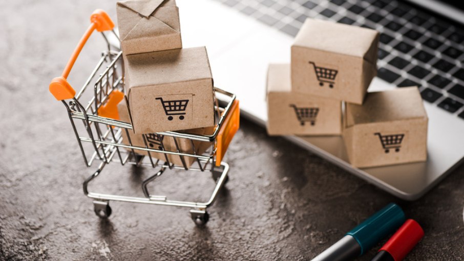 Compras em lojas virtuais dobraram durante a pandemia e seguem em crescimento Compras em lojas virtuais dobraram durante a pandemia e seguem em crescimento