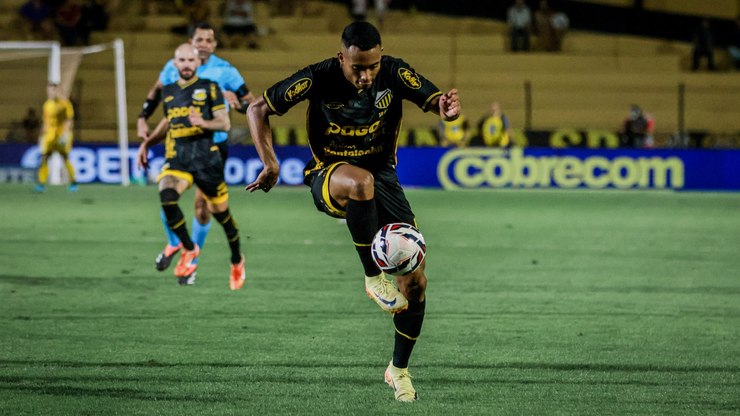 Airton Moisés ganha espaço no Novorizontino e vibra com vitória