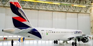 Primeiro jato da Embraer é apresentado pela Latam