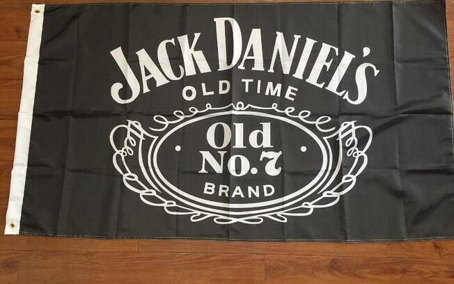 Os vizinhos de um suíço confundiram a bandeira do Estado Islâmico com o logo da Jack Daniel's