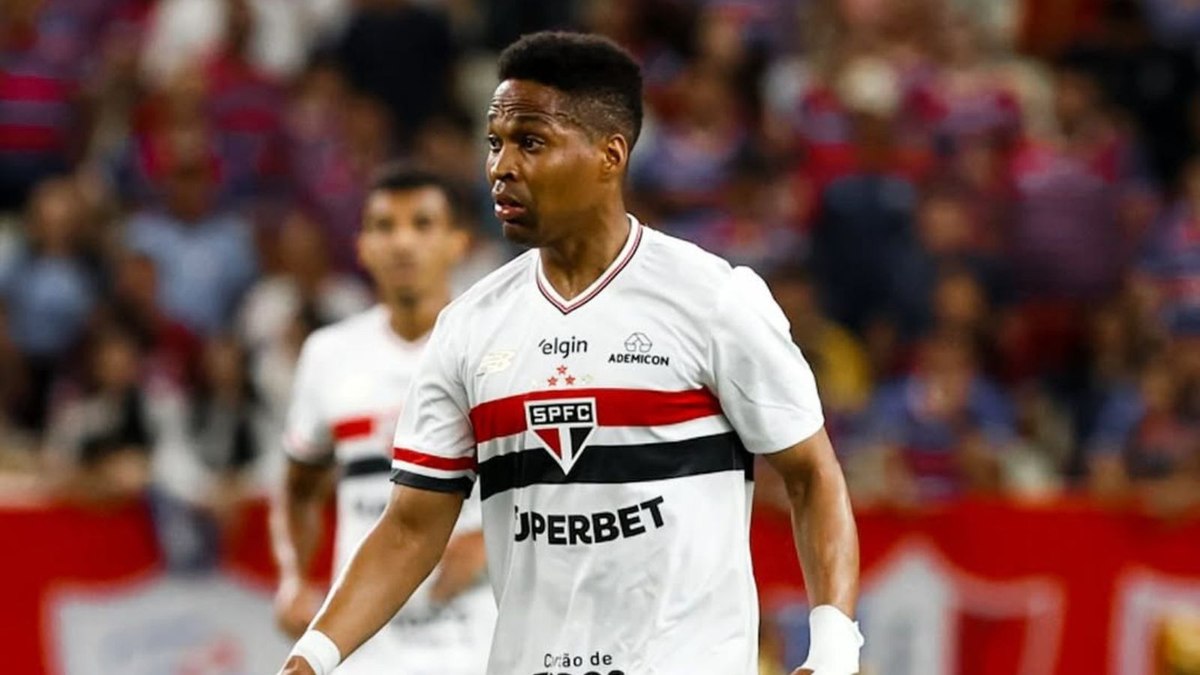 Com um a menos, São Paulo segura Fortaleza e vence fora de casa Com um a menos, São Paulo segura Fortaleza e vence fora de casa