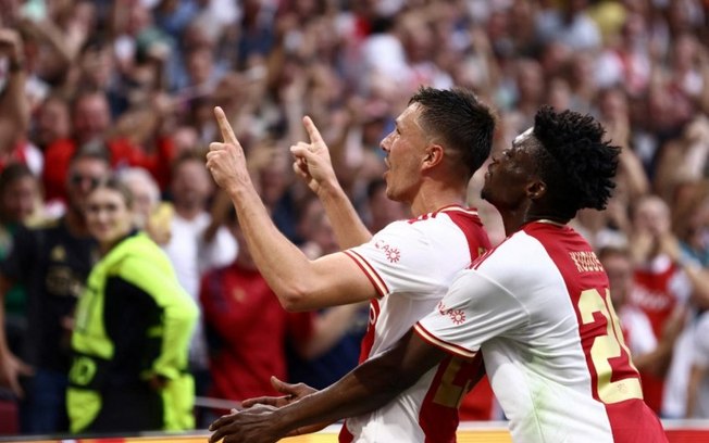 Ajax conquista grande vitória sobre o Rangers na Champions League