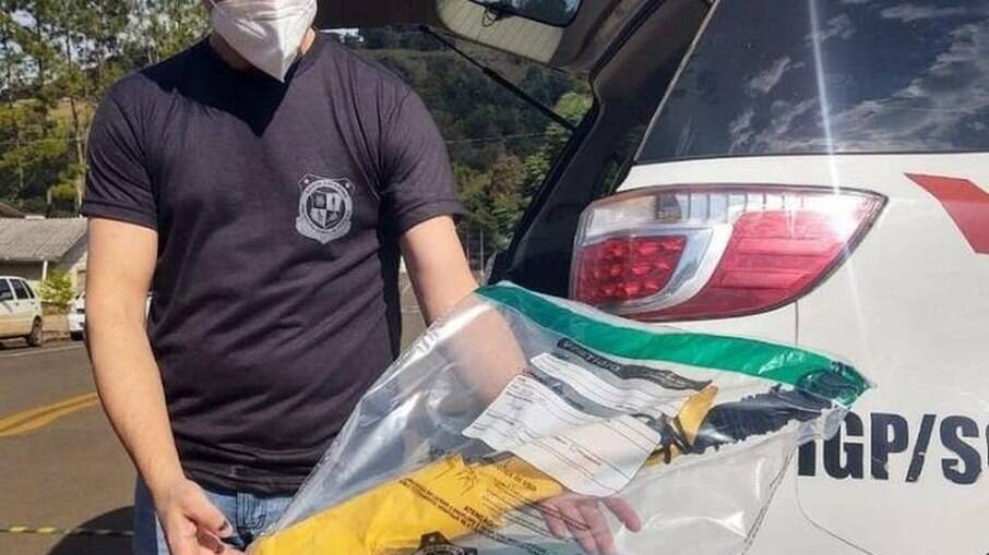 Arma apreendida usada no atentado à creche de Saudades, SC