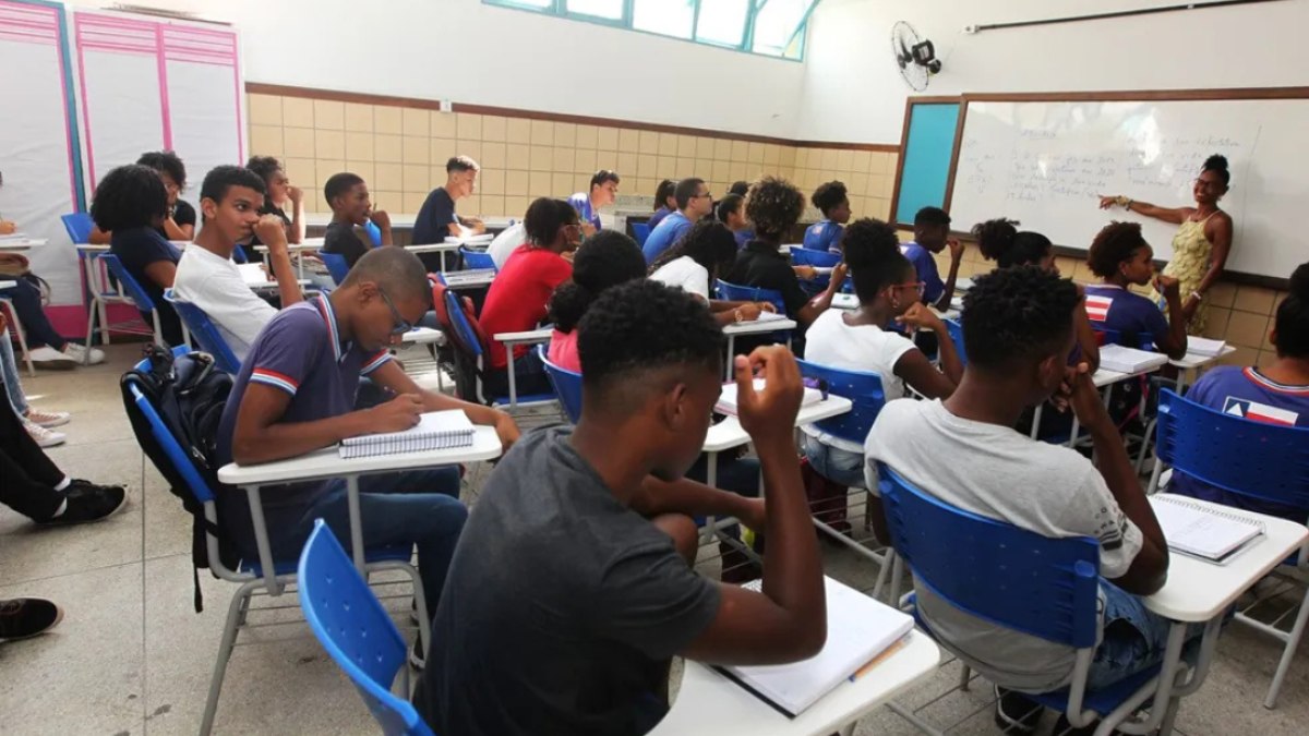 Programa visa incentivar formação de professores Programa visa incentivar formação de professores