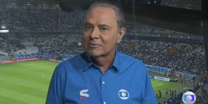 Ao vivo, Luis Roberto quebra protocolo durante jogo da Seleção