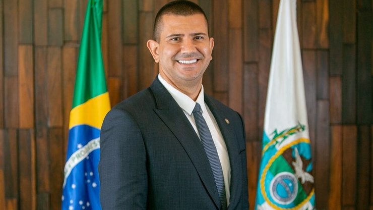 Douglas Ruas é eleito o novo presidente da ALERJ