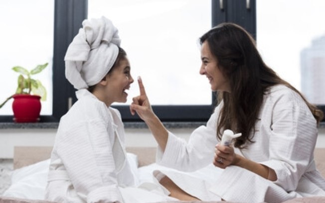 Do Legado ao Cuidado: Rennova® celebra a conexão entre Mães e Filhas por meio do Skincare compartilhado
