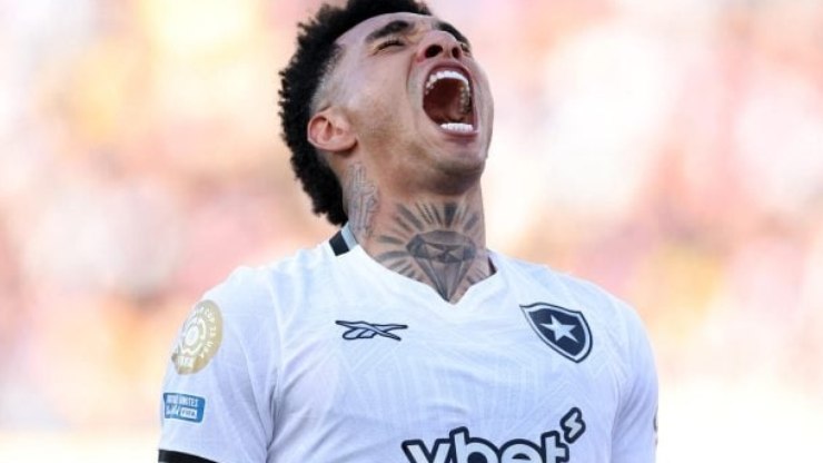 Enorme, Botafogo vence o PSG, faz história e vira líder