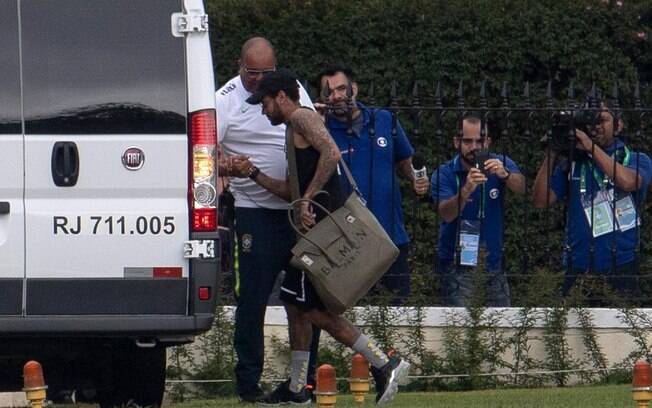Neymar chegando à Granja Comary