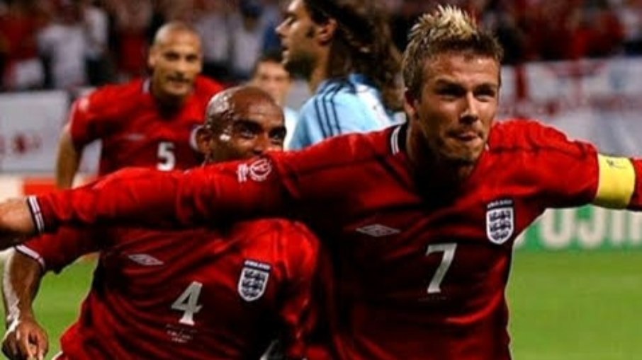 Beckham marca contra Argentina em 2002