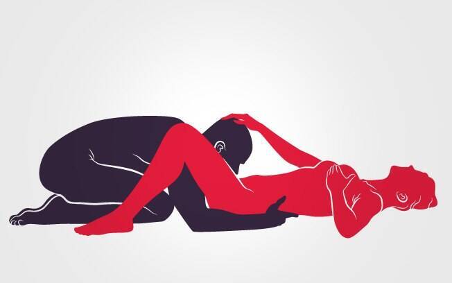 Nesta posição, a mulher fica deitada e relaxada enquanto o homem encaixa o rosto entre as pernas dela