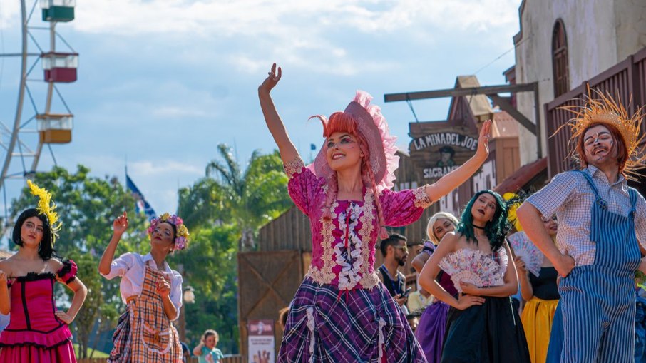 Espetáculo Wild West Espetacular é uma das atrações do Natal Mágiko do Hopi Hari