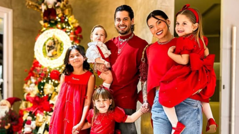 Zé Felipe e Ana Castela passam Natal com crianças