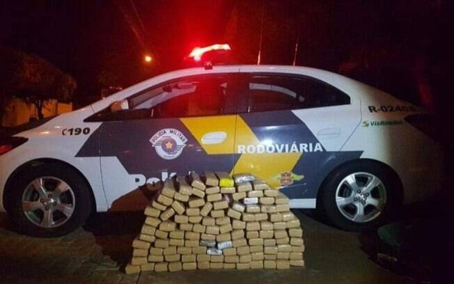 Tabletes de maconha apreendidos pela polícia na região de Guararapes (SP)