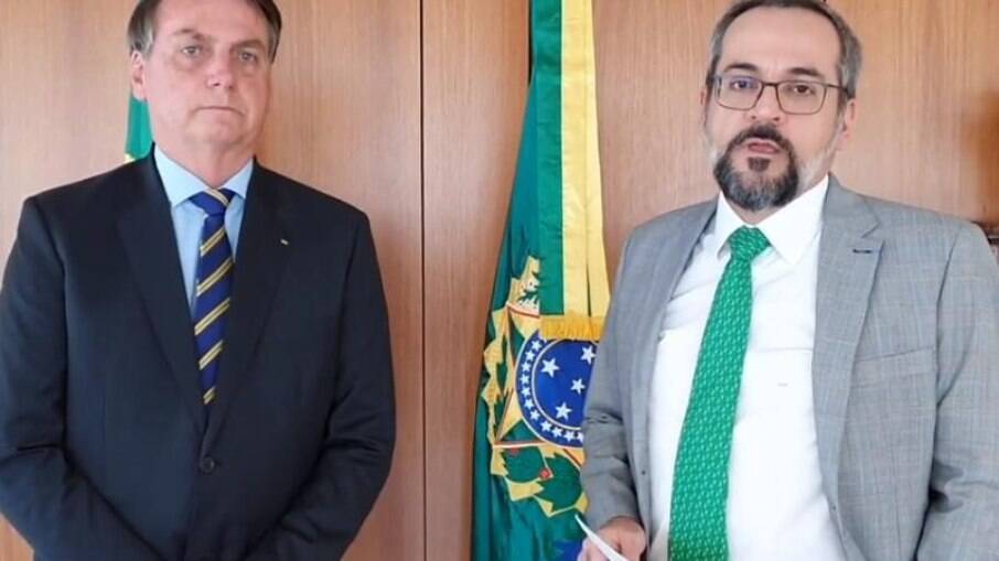 Eduardo Bolsonaro expõe 'racha bolsonarista' com ataque a Weintraub