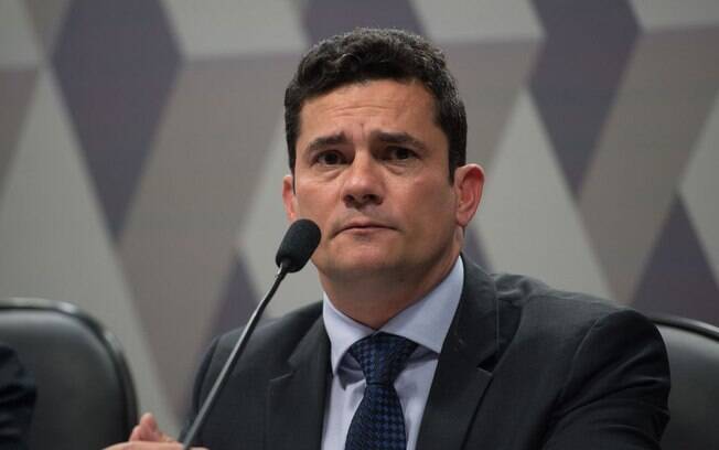 Ex-ministro da Justiça, Sérgio Moro acusa Bolsonaro de tentar interferir na PF.