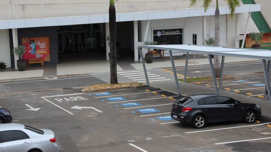 Fiscalização das vagas exclusivas em shoppings