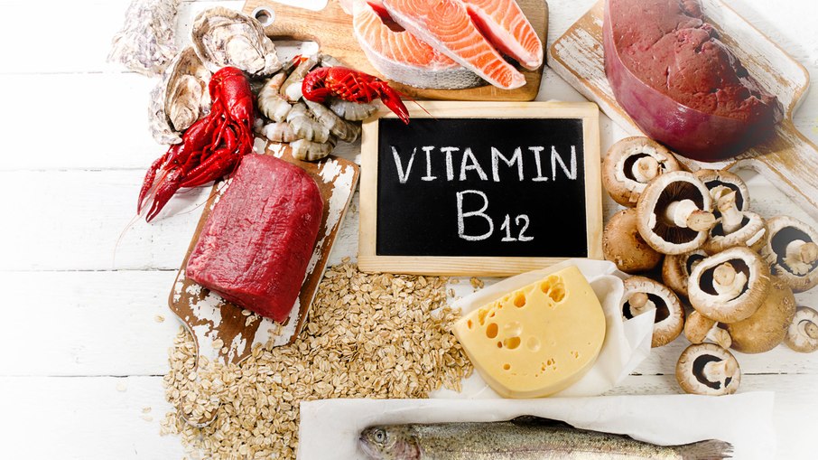 Os alimentos com vitamina B12 desempenham papéis importantíssimos para o funcionamento adequado do organismo