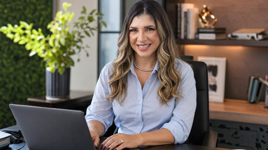 A advogada especialista em Direito Bancário Dra. Tatiane Garcia afirma que proteger o patrimônio começa antes da crise e passa por estratégias de reestruturação financeira, revisão contratual e planejamento para preservar empresas, famílias e ativos.